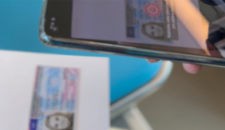 Konec papírových pokut za chybějící jízdenku. S neplatiči ostravští revizoři nově uzavřou elektronickou dohodu