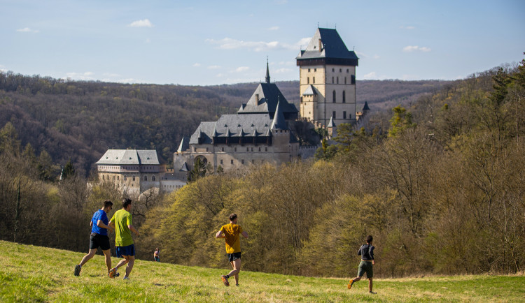 Běhej lesy slaví historický rekord. Na Karlštejn zavítaly bezmála tři tisíce běžců