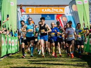 Běhej lesy slaví historický rekord. Na Karlštejn zavítaly bezmála tři tisíce běžců