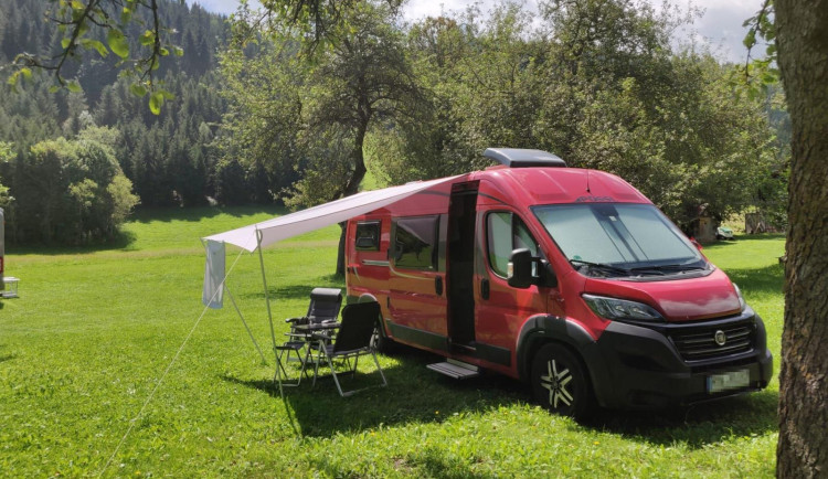 Neznámý zloděj odcizil tento obytný automobil