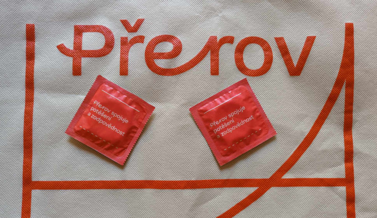 Přerov spojuje potěšení a zodpovědnost. Nové logo je také na kondomech