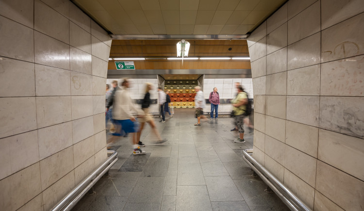 Stanice metra Muzeum byla uzavřena, prosákla tam voda