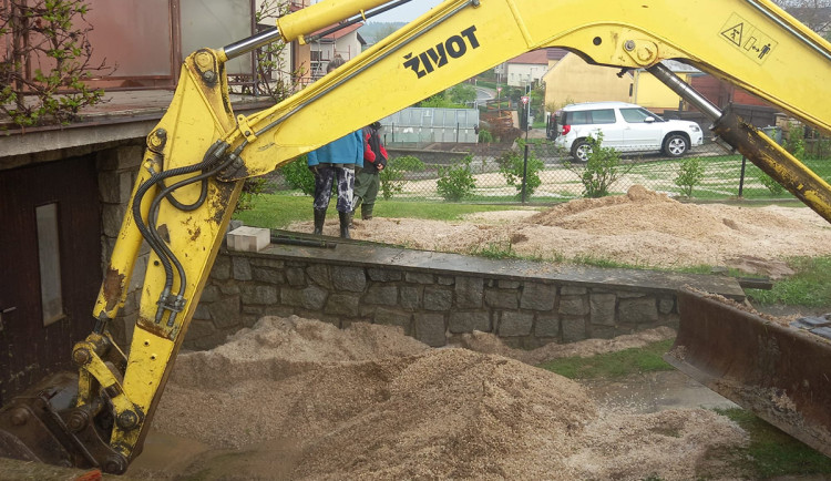 Pomoc po bouřkovém přívalu: lidé v nouzi mohou dostat přes 70 tisíc od státu