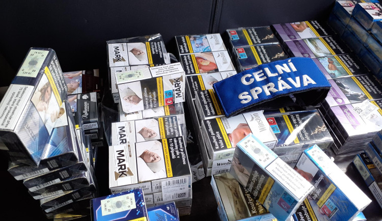 Celníci objevili tisíce tabákových výrobků značených nesprávným způsobem