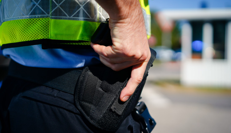 Policie v Milevsku zasahovala kvůli nočnímu konfliktu, dva muži byli pobodáni