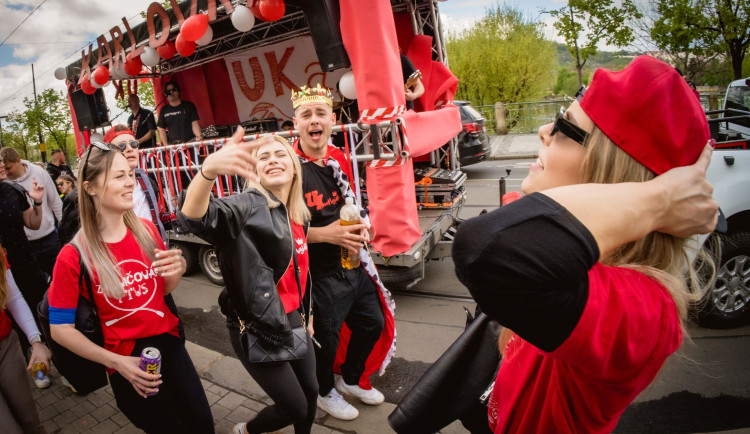 Na 1. máje plánují akce politické strany, v Praze bude i majáles i demonstrace