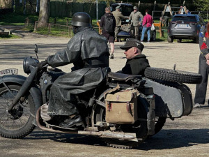 Cheb si ukázkou bitvy na náměstí připomněl 80 let od osvobození Američany