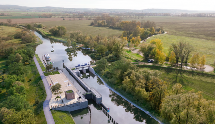 Nová plavební komora na Baťově kanále je skoro hotová, první loď vyrazí na podzim