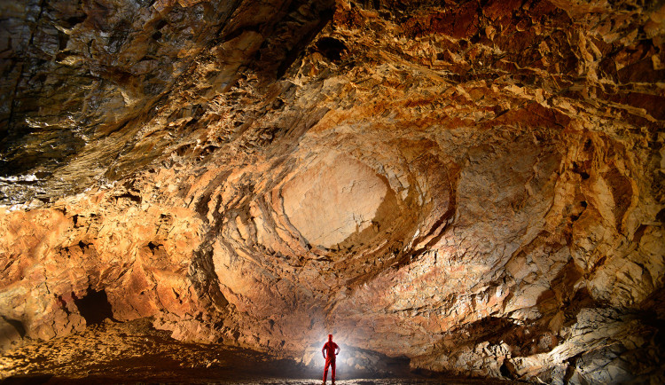 Býčí skála po roce otevírá. Lidé se do jeskyně běžně nedostanou, spí zde netopýři