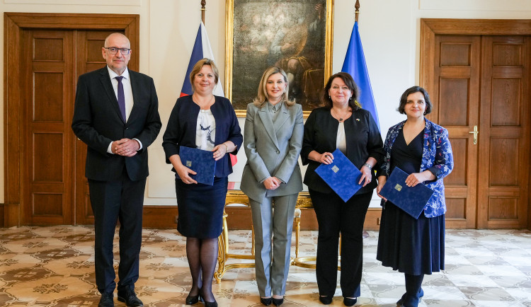 Filozofická fakulta UK bude spolupracovat s Ukrajinou, mimo jiné i v boji proti dezinformacím