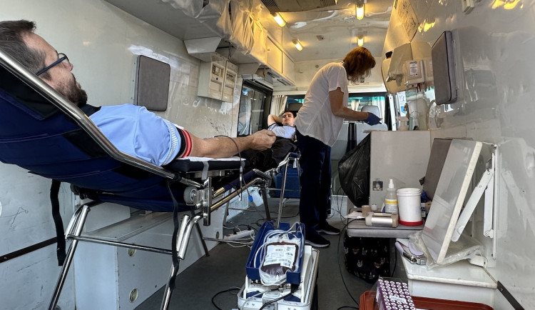 Dlouholetí dárci krve budou mít v Praze opět MHD zdarma, je to přes tři sta lidí