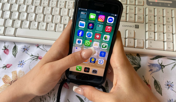 Policie varuje před novým podvodem na WhatsAppu, vypadá jako hlasování v soutěži