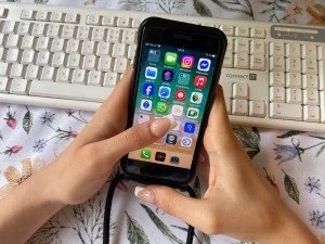 Policie varuje před novým podvodem na WhatsAppu, vypadá jako hlasování v soutěži