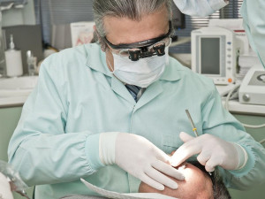 Záměr na vybudování zubní kliniky v Lokti Karlovarský kraj zřejmě odloží