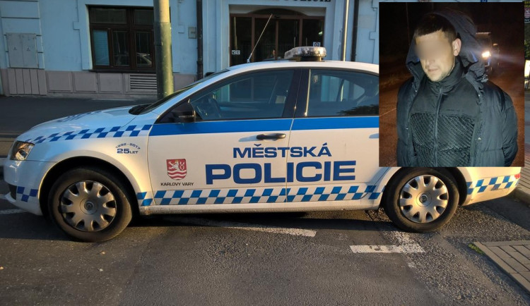 Jednatřicetiletého muže hledala policie. Strážníci ho po útěku dohonili v noci. Foto: Se svolením MP Karlovy Vary (koláž)