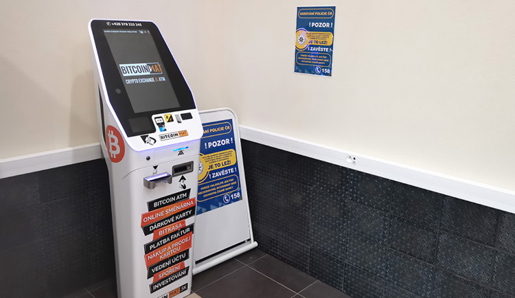 Peníze z půjček vozil do bitcoinmatu ve Zlíně. Seniora z Olomoucka uvěřil v podvodné investice