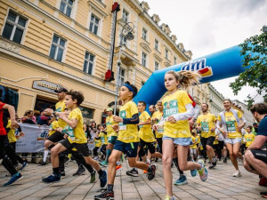 Sobota bude v Karlových Varech patřit běhu. Řidiči musí počítat s uzavírkami