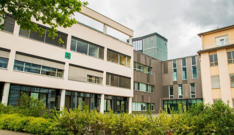 Karlovarská nemocnice otevřela centrum s rozšířenou péčí o lidi s rakovinou.