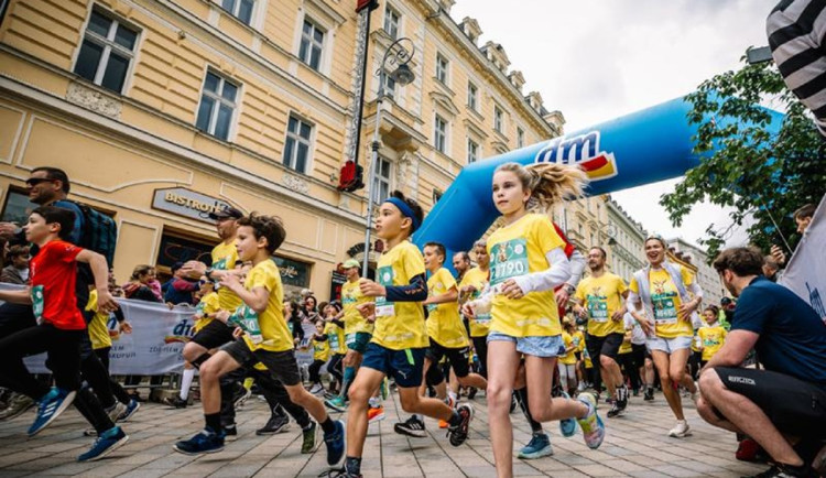 Sobota bude v Karlových Varech patřit běhu. Řidiči musí počítat s uzavírkami. Foto: Se svolením Karlovarského kraje
