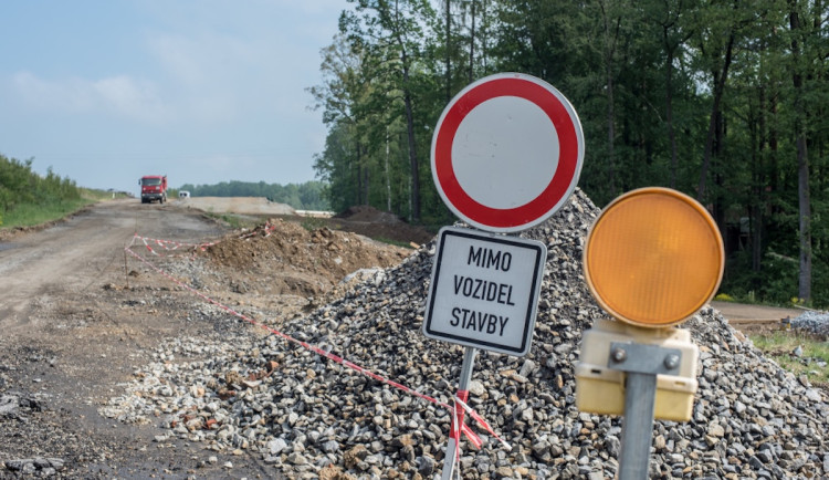 ŘSD v pondělí zahájí opravy sedmikilometrového úseku dálnice D6 na Sokolovsku