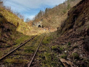 Trať z Lokte do Horního Slavkova se v červnu změní na trasu pro cyklisty a pěší