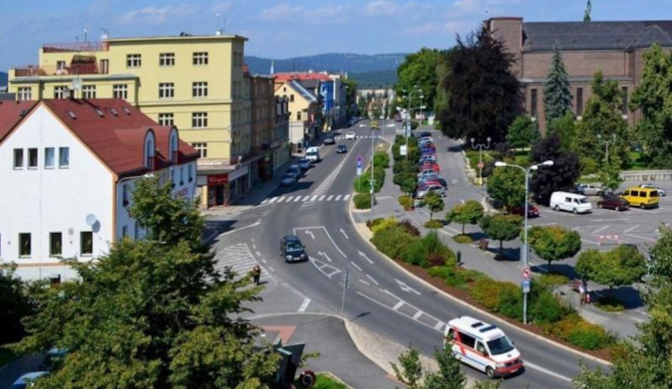 V centru Jablonce musí řidiči znovu platit za parkování
