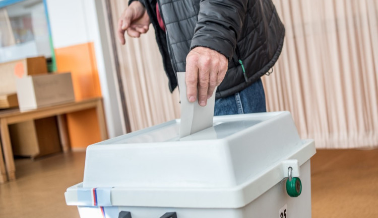Volební kampaň se v Karlovarském kraji rozjíždí zvolna