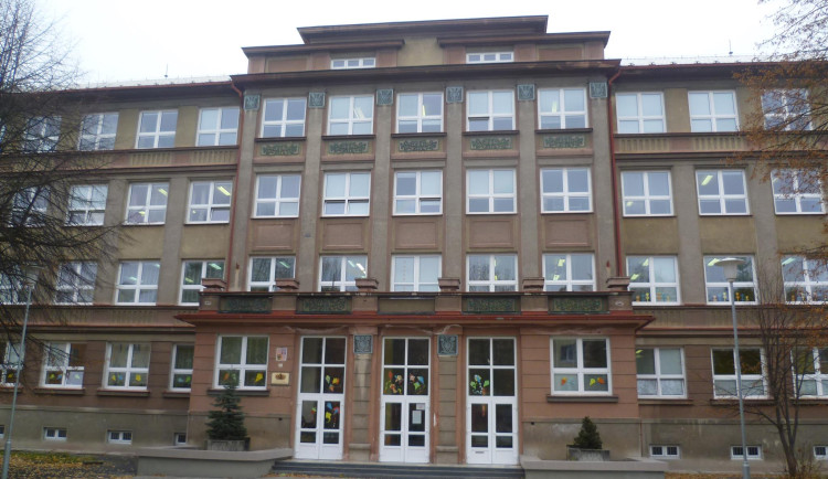 Ostrov na Karlovarsku plánuje přístavbu školních družin u ZŠ Myslbekova