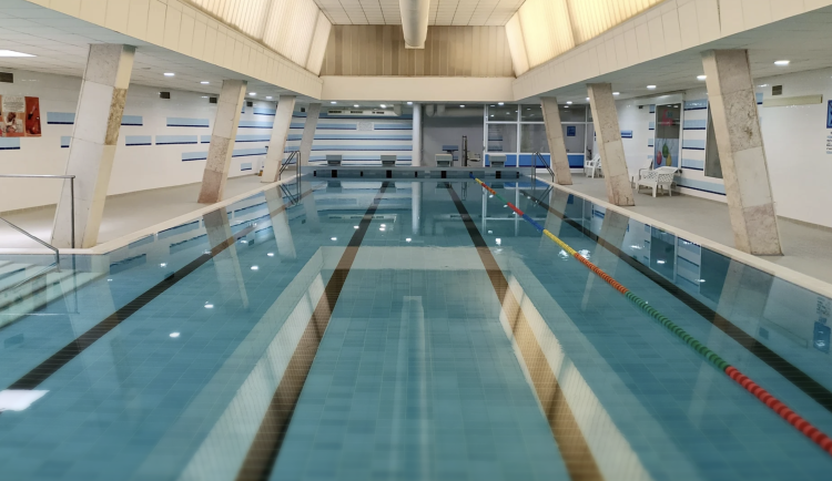 Bazén v Alžbětiných lázních ve Varech bude v létě kvůli rekonstrukci.