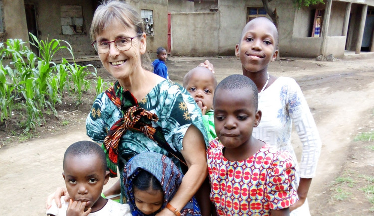 Vysokou školu dnes navštíví misionářky z Tanzanie. Hosty seznámí se svým příběhem