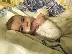 Samík bojuje s těžkou nemocí. Léčba stojí tisíce měsíčně a pojišťovna nepomáhá