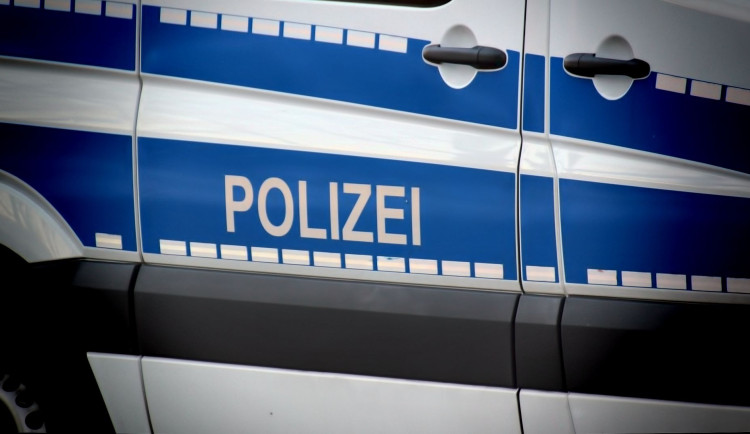 Češi chtěli kousek za hranicemi natáčet na TikTok lov duchů. Zadržela je policie