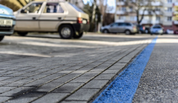 V karlovarské části Tuhnice budou řidiči od prázdnin platit za parkování