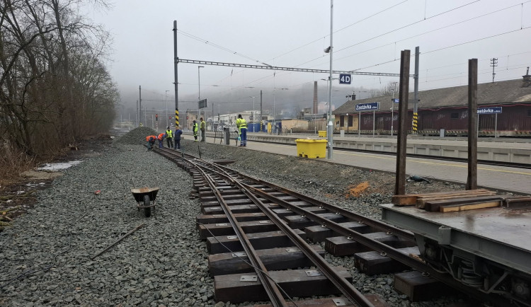 Nádraží v Zastávce u Brna bylo slavnostně otevřeno. Z běžného vlaku lze přímo přestoupit na muzejní dráhu