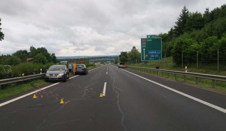 Policie pátrá po svědcích dopravní nehody na D6.