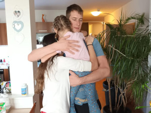 Extrémní bolest a jiskra naděje. Nemocná Radka z Olomouce bojuje s vzácnou diagnózou ve Švýcarsku