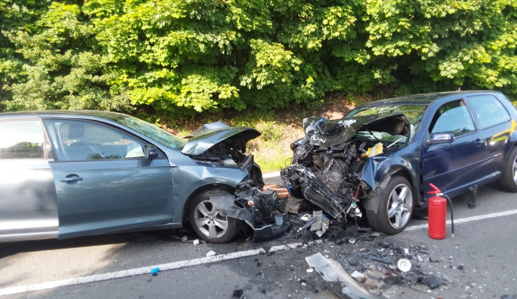 Pět zraněných při nehodě na Šumpersku, z toho dvě děti. Čelně se srazily dva vozy