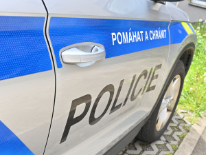 U Bochova havarovala dvě osobní auta, čtyři lidé se zranili