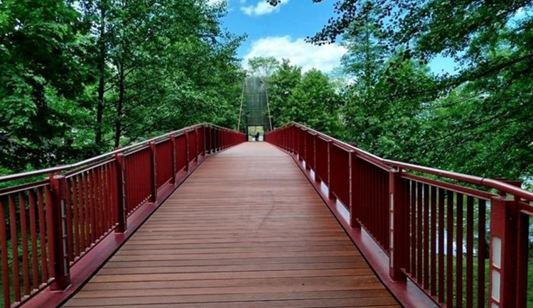 FOTO: Vávrova lávka přes Ohři na Krajince je opět otevřená. Foto: Se svolením města Cheb