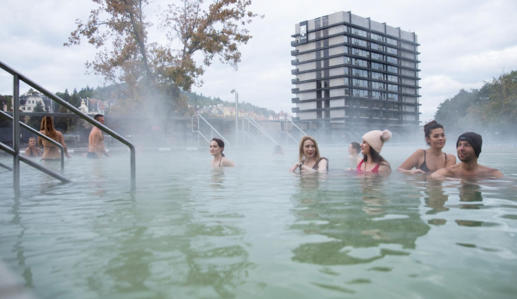 Bazén a saunový komplex u Thermalu ve Varech funguje čtyři roky.