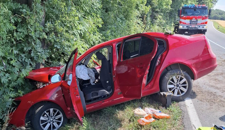 U Měrotína boural otec se synem. Zraněné dítě odvezl vrtulník do traumacentra v Ostravě