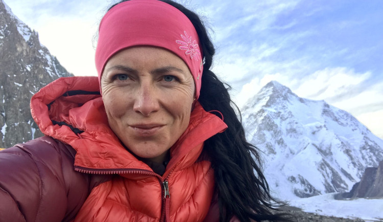 Známá horolezkyně Klára Kolouchová zemřela v Pákistánu, zřítila se z hory Nanga Parbat