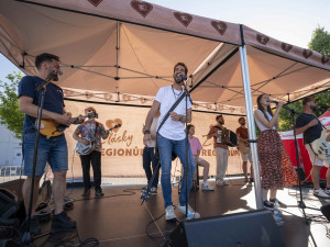Kapela Jelen přijede do Varů. Zažijte mini koncert zdarma přímo u Kauflandu