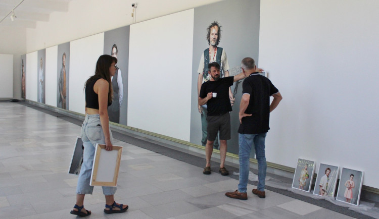 Galerie umění Karlovy Vary zahájila výstavu fotografií Václava Jiráska.