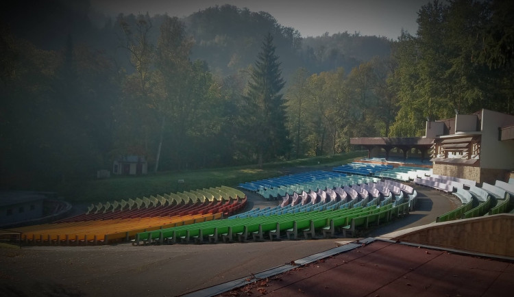 Karlovarské letní kino má nového správce, čekají ho opravy a kulturní akce.