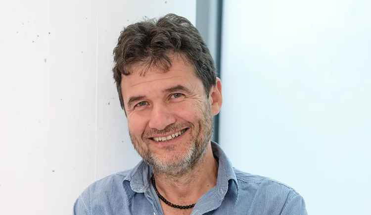 Při pádu kluzáku na letišti v Prostějově zemřel minulý pátek známý kardiolog Michal Černošek