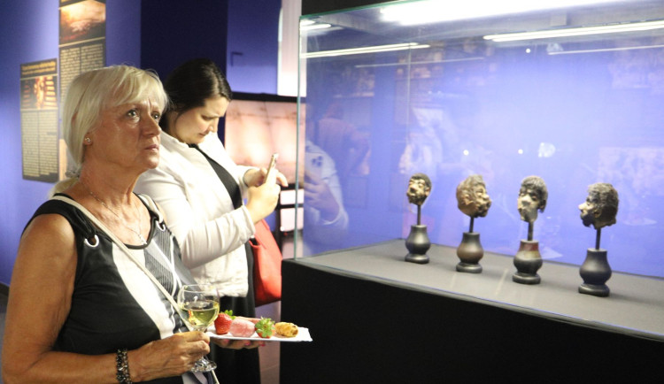 Muzeum v Karlových Varech vystavuje tajemné repliky z celého světa
