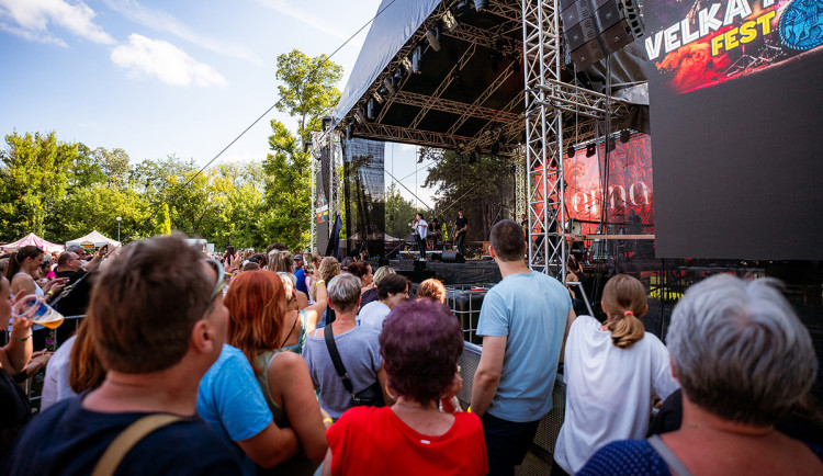 ANKETA: Přerov chce zrychlit nákupy na festivalu, část lidí čipové náramky odmítá