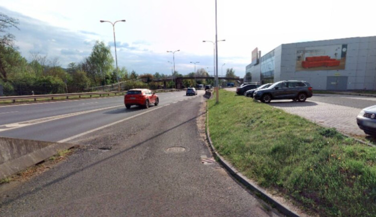 Připojovací pruh u Baumaxu bude prodloužený, řidiče čeká dopravní omezení. Foto: Se svolením ŘSD