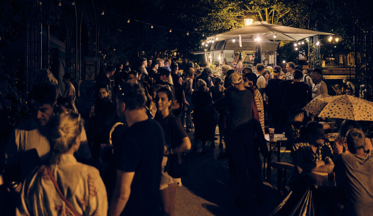 Další ročník Inspiral Garden promění centrum Plzně v kulturní oázu